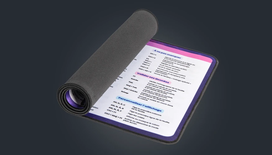 Le tapis de souris Excel L'Incontournable partiellement enroulé pour le transport