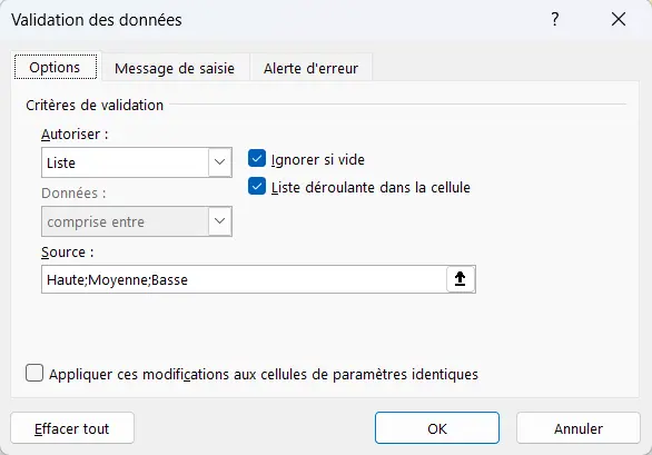 La boîte Validation des données ouverte sur la colonne Priorité, dont le champ Source contient Haute, Moyenne et Basse séparés par des points-virgules