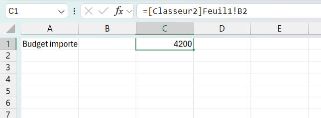 Cellule C1 sélectionnée dans Excel affichant la valeur 4200, avec la formule =[Classeur2]Feuil1!B2 visible dans la barre de formule.