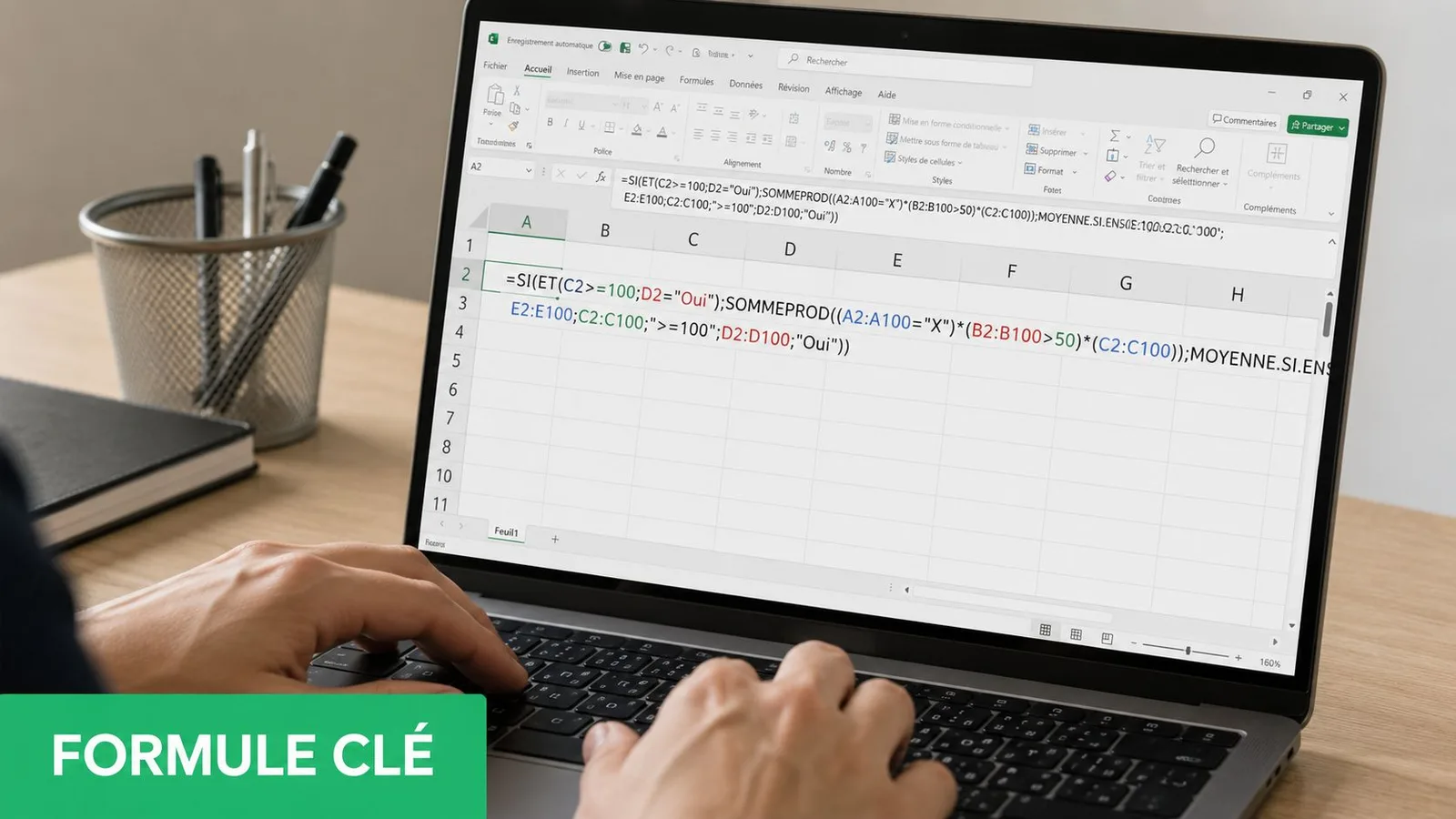 Une personne utilisant un ordinateur portable pour travailler sur une formule Excel complexe affichée à l'écran.